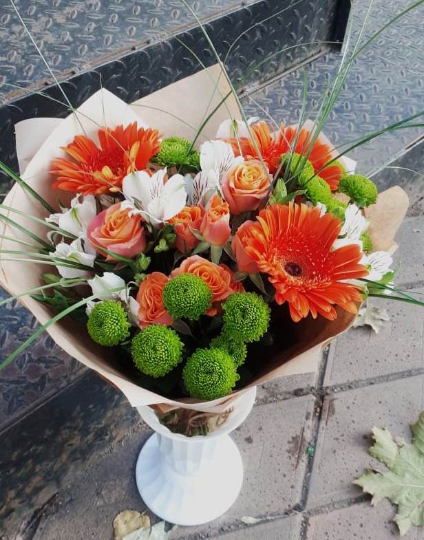 Букет цветов из: Герберы, Хризантемы, Альстромерии и Розы в Бежаницы