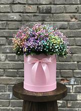 Цветочная композиция из Гипсофила и Розы в шляпной коробке в Бежаницы