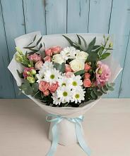 Букет цветов из:  Розы, Лизиантусы и Хризантемы в Бежаницы