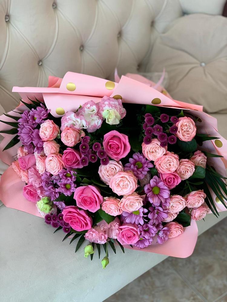 Букет цветов из: Хризантемы, Розы и Лизиантусы в Бежаницы