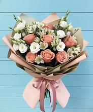 Букет цветов из:  Розы, Альстромерии и Лизиантусы в Бежаницы
