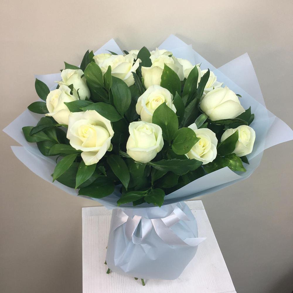 Букет 15 Белых роз Проуд в Бежаницы