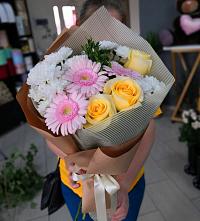 Букет цветов из:  Герберы, Розы и Хризантемы в Бежаницы