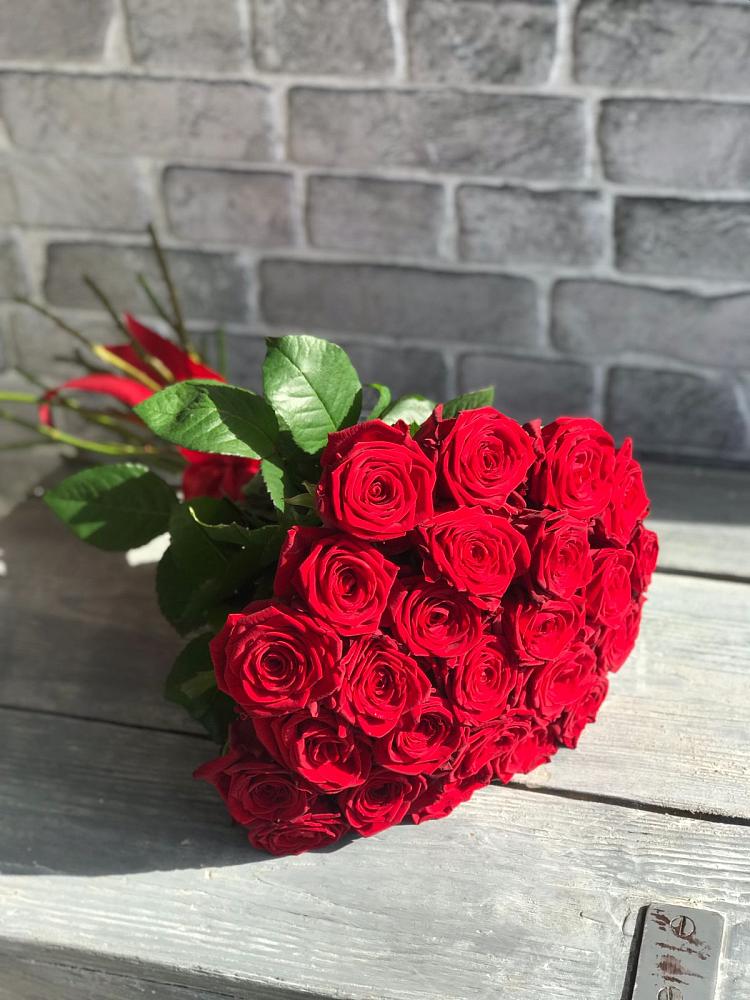 Букет Красные розы Фридом в Бежаницы