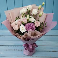 Букет цветов из:  Розы и Лизиантусы в Бежаницы