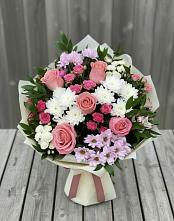 Букет цветов из:  Альстромерии, Гвоздики, Розы и Хризантемы в Бежаницы