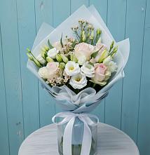 Букет цветов из:  Розы и Лизиантусы в Бежаницы