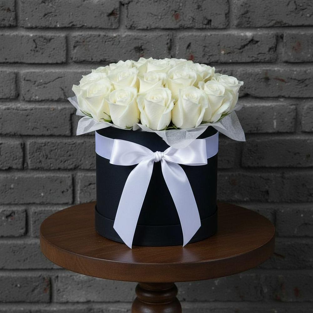 Цветочная композиция из Розы в шляпной коробке в Бежаницы