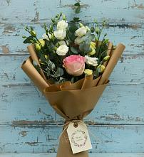 Букет цветов из:  Розы и Лизиантусы в Бежаницы