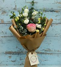 Букет цветов из:  Розы и Лизиантусы в Бежаницы