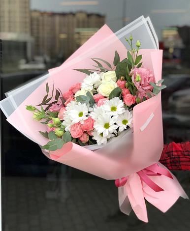 Букет цветов из: Розы, Лизиантусы и Хризантемы в Бежаницы