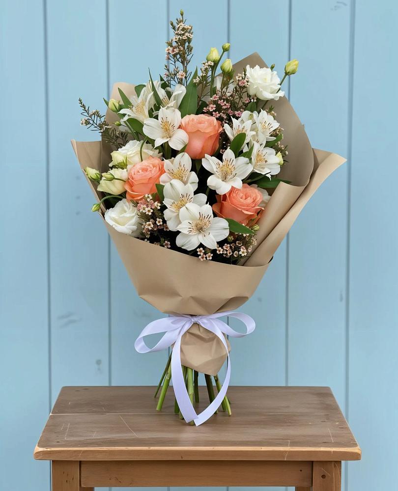 Букет цветов из: Альстромерии, Лизиантусы, Розы и Хризантемы в Бежаницы