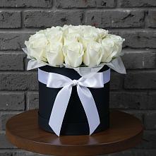 Цветочная композиция из Розы в шляпной коробке в Бежаницы